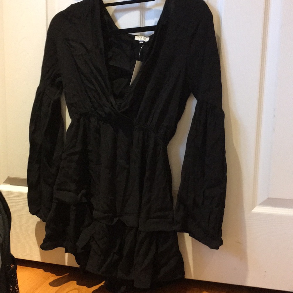 dress with flowy arms from tobi new with tags!